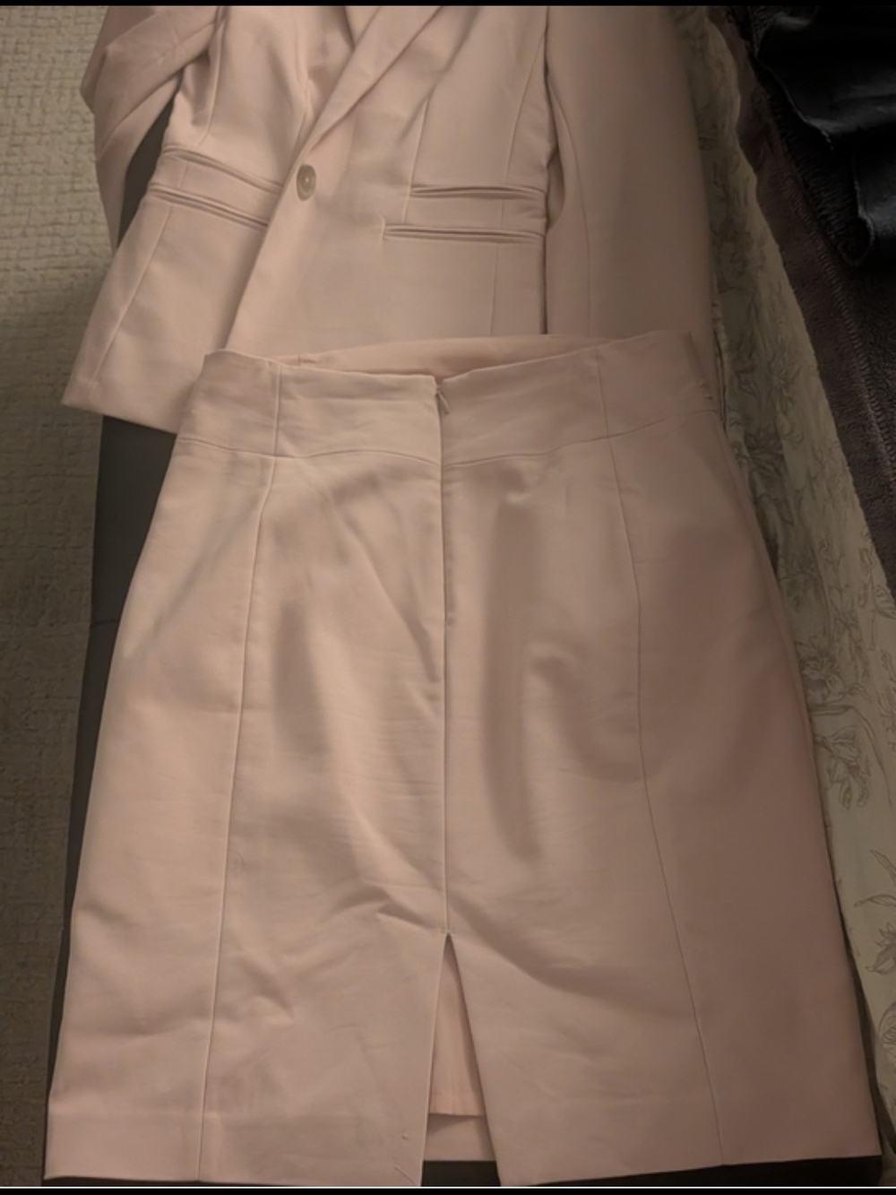 Express Women's Light Pink Blazer and Pencil Skirt Suit Size 4 - Picture 3 of 3